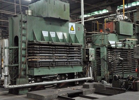 Fabbrica di veneer di legno di lusso di Santos di legno di rosa di foglio di veneer artificiale 2050-3200mm per strumenti musicali in Cina