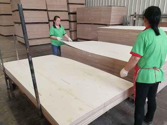 Top A Veneer di legno ingegnerizzato lavato nero albicocca corona grano colore scuro per la decorazione degli armadi dell'hotel