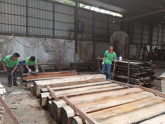 Impiallacciatura di legno pregiato Santos Palissandro Impiallacciatura sintetica 2050-3200mm Per strumenti musicali Fabbrica cinese 528C / 528S