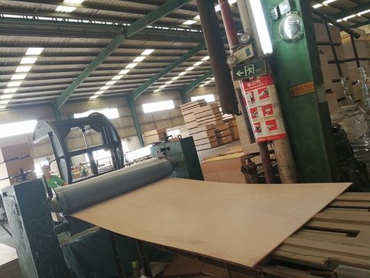 Fabbrica di veneer di legno di lusso di Santos di legno di rosa di foglio di veneer artificiale 2050-3200mm per strumenti musicali in Cina