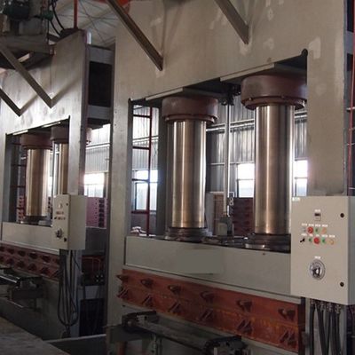 L'immaginazione ha ricomposto Ash Wood Veneer bianco con - un taglio della fetta X316 per le porte interne