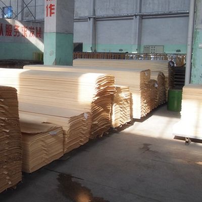 La fetta ricostituita dell'impiallacciatura H671s di legno della noce nera ha tagliato prezzo del grano verticale di tecniche il buon dalla fabbrica della Cina per la porta