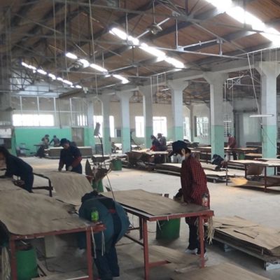 Nuovo Design di Impiallacciatura in Legno Affumicato Artificiale SW-L739N/L743N Spessore 0,55mm Per Finitura Mobili