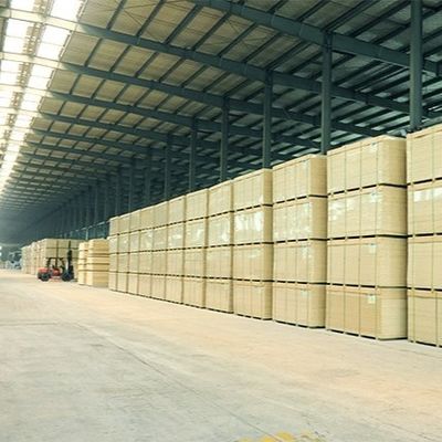Tavola a filo orientata OSB2 Tre strati con pino radiato 2745mm lunghezza per il pannello portante