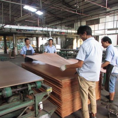 Tessitura reticolare Doppio colore Veneer in legno ingegnerizzato 2850mm Spessore personalizzato